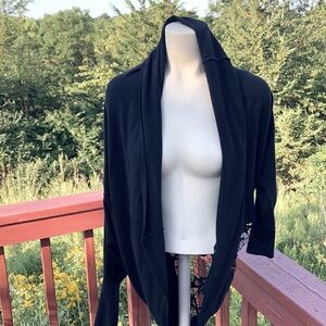 BCBG MAXAZRIA Wrap Black super soft embroidered back Dolman sleeve Shrug S Med
